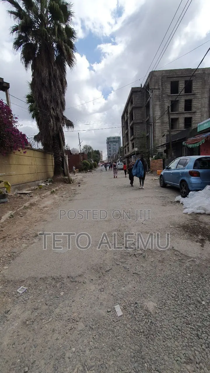 የሚሸጥ ቦታ ቪላ