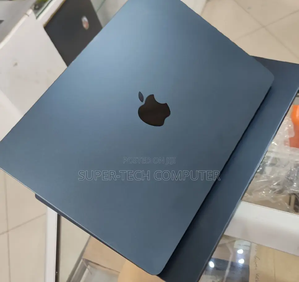 New Laptop Apple MacBook Air 2022 M2 8GB Apple M2 SSD 256GB