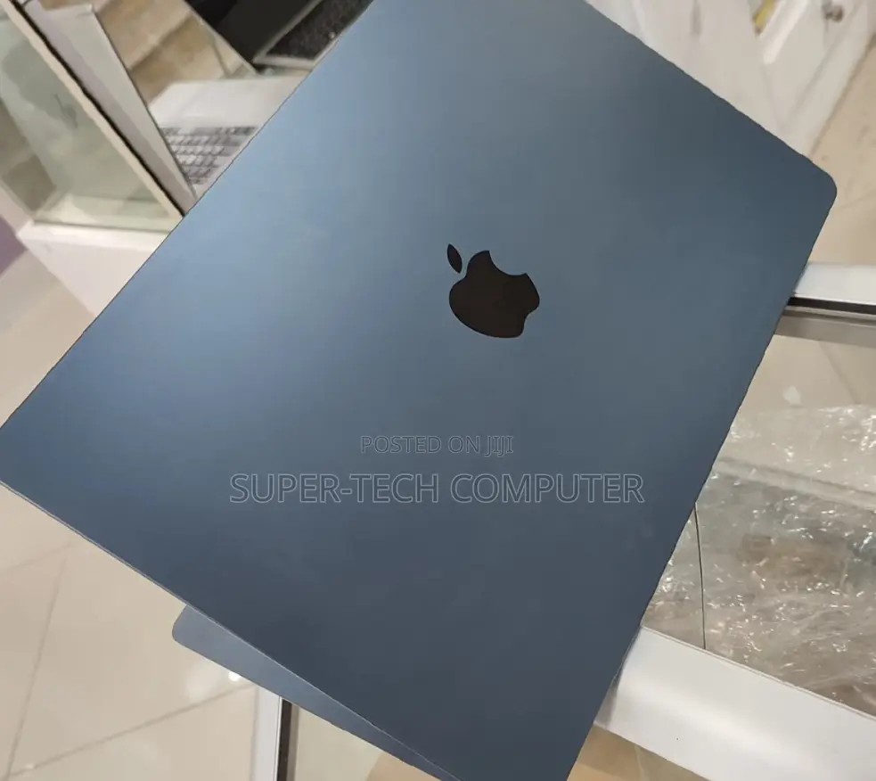 New Laptop Apple MacBook Air 2023 M2 8GB Apple M2 SSD 256GB