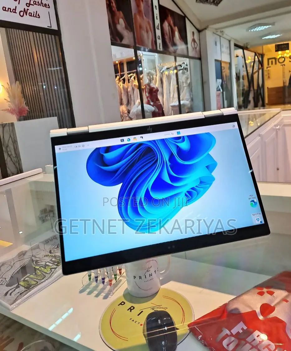 New Laptop HP Spectra 13 8GB Intel Core I5 SSD 512GB