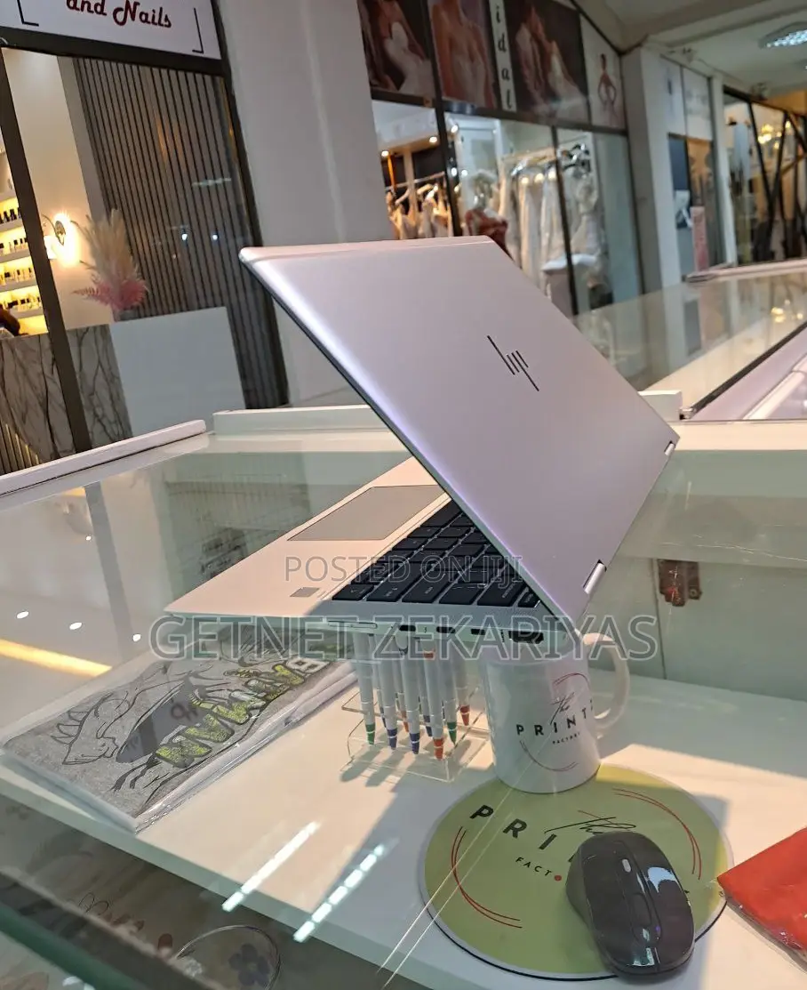 New Laptop HP Spectra 13 8GB Intel Core I5 SSD 512GB