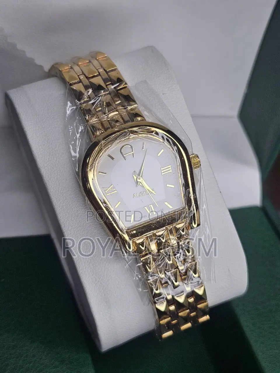Glam Looking Aigner Watches for Her
