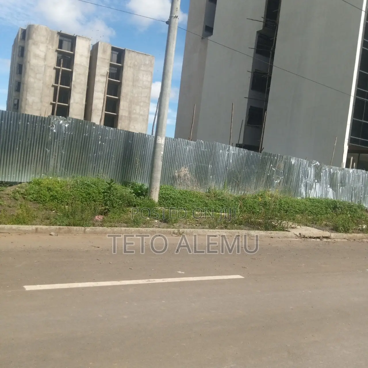 የሚሸጥ ቦታ ሰሚት ፍየል ቤት አካባቢ ዋና አስፓልት ላይ