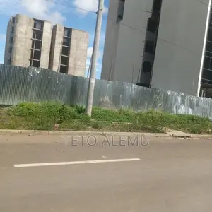 Photo - የሚሸጥ ቦታ ሰሚት ፍየል ቤት አካባቢ ዋና አስፓልት ላይ