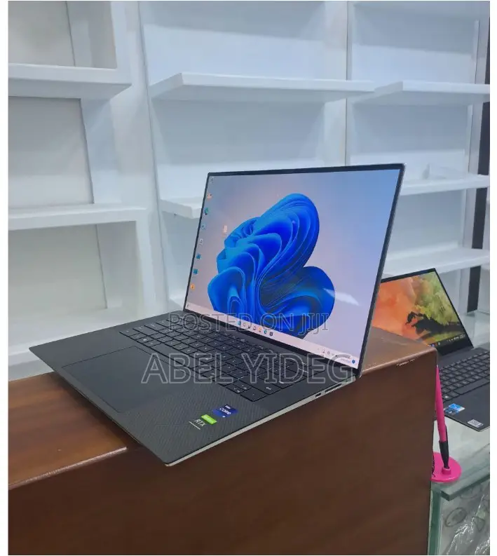 New Laptop Dell XPS 15 32GB Intel Core I9 SSD 2T