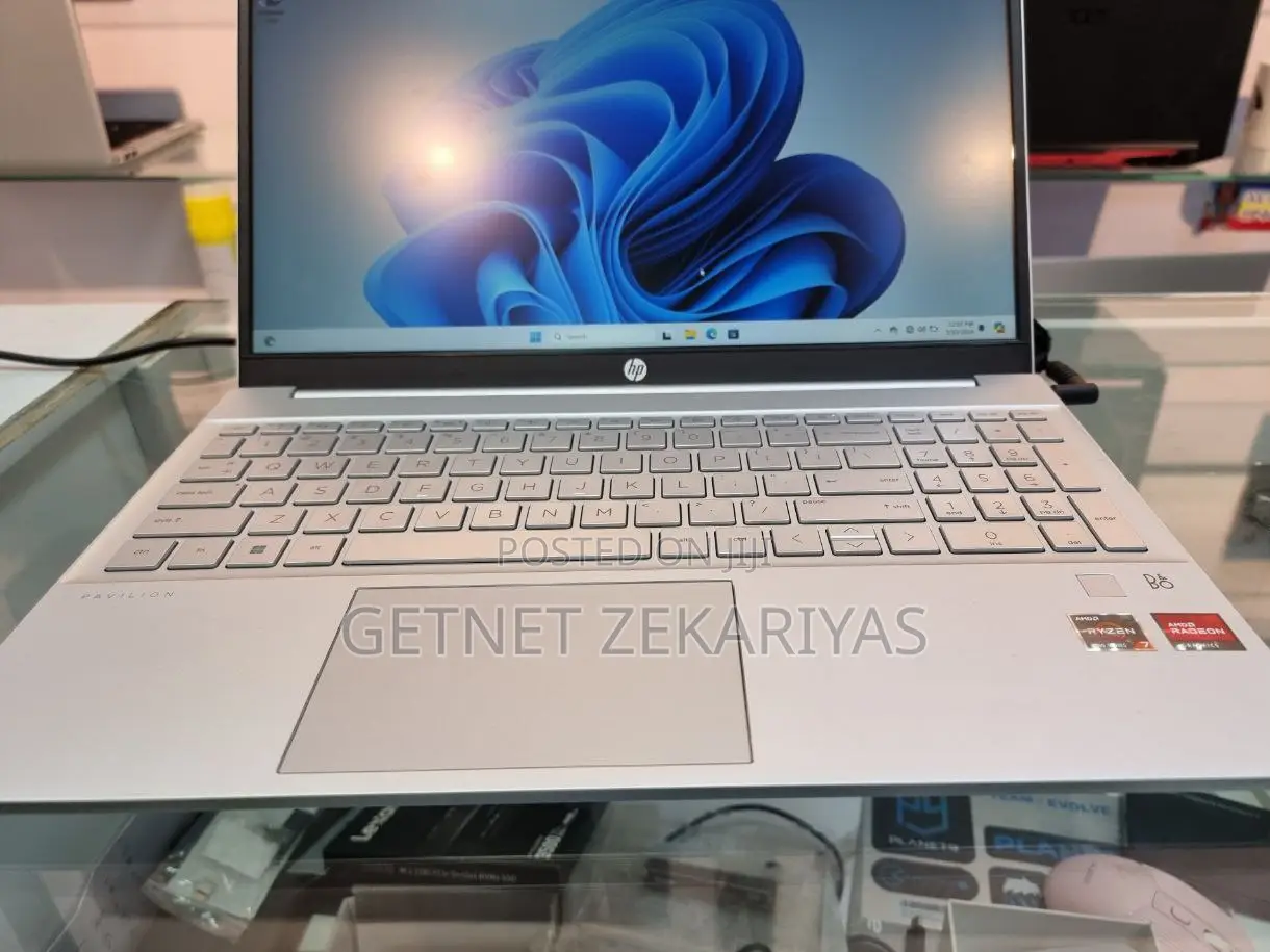 New Laptop HP Pavilion 14 8GB AMD Ryzen 7 SSD 512GB