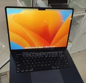 Photo - New Laptop Apple MacBook Pro 2023 M2 8GB Intel Core i7 SSD 256GB