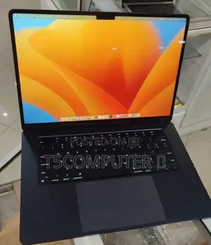 New Laptop Apple MacBook Pro 2023 M2 8GB Intel Core i7 SSD 256GB