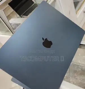 New Laptop Apple MacBook Pro 2023 M2 8GB Intel Core i7 SSD 256GB