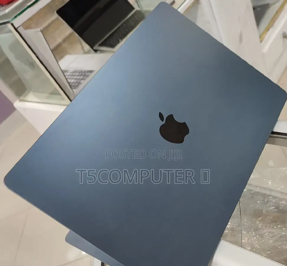 New Laptop Apple MacBook Pro 2023 M2 8GB Intel Core i7 SSD 256GB