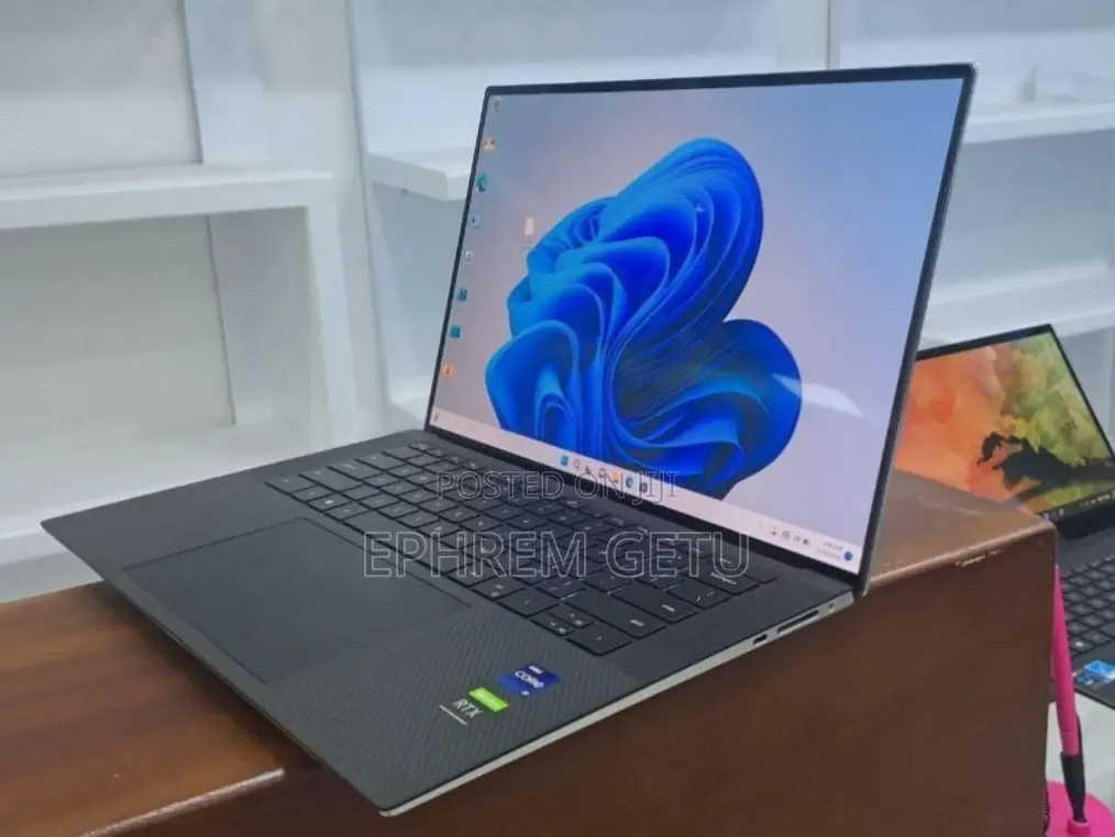 New Laptop Dell XPS 15 32GB Intel Core I9 SSD 2T