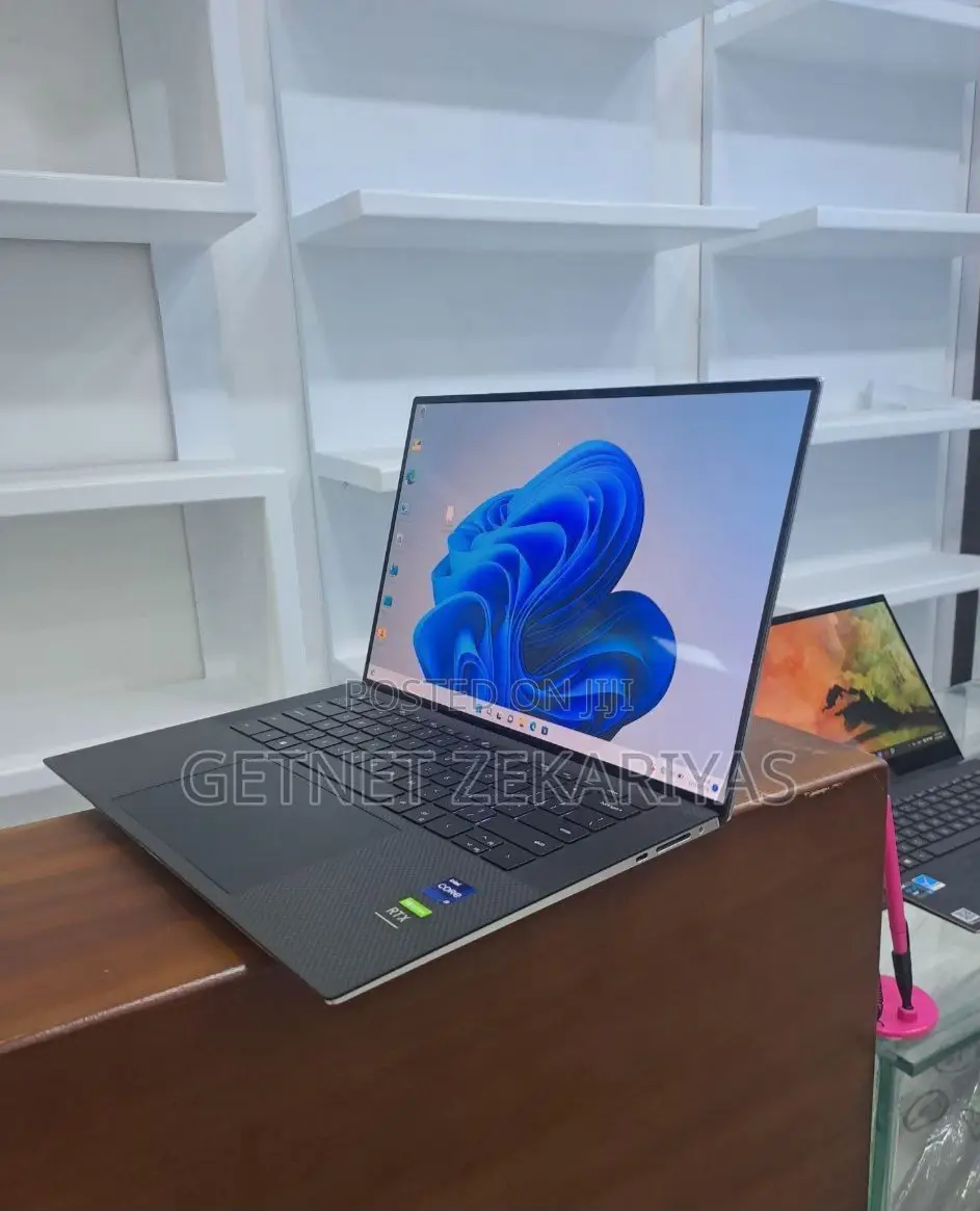 New Laptop Dell XPS 15 32GB Intel Core I9 SSD 2T