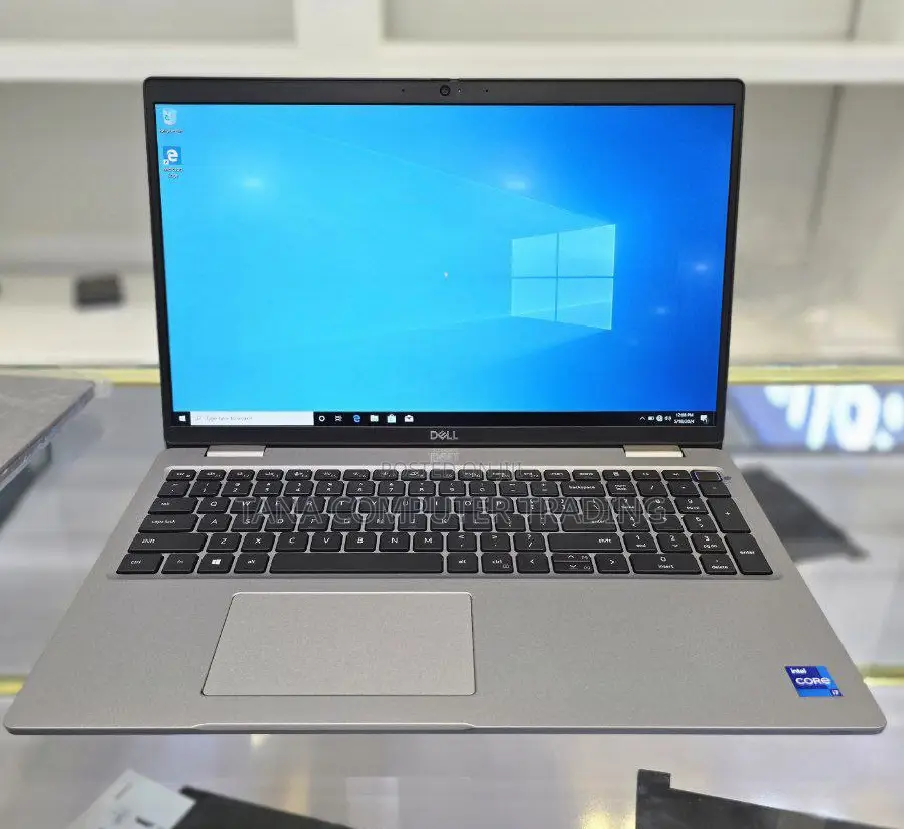 New Laptop Dell Precision 3561 16GB Intel Core I7 SSD 512GB