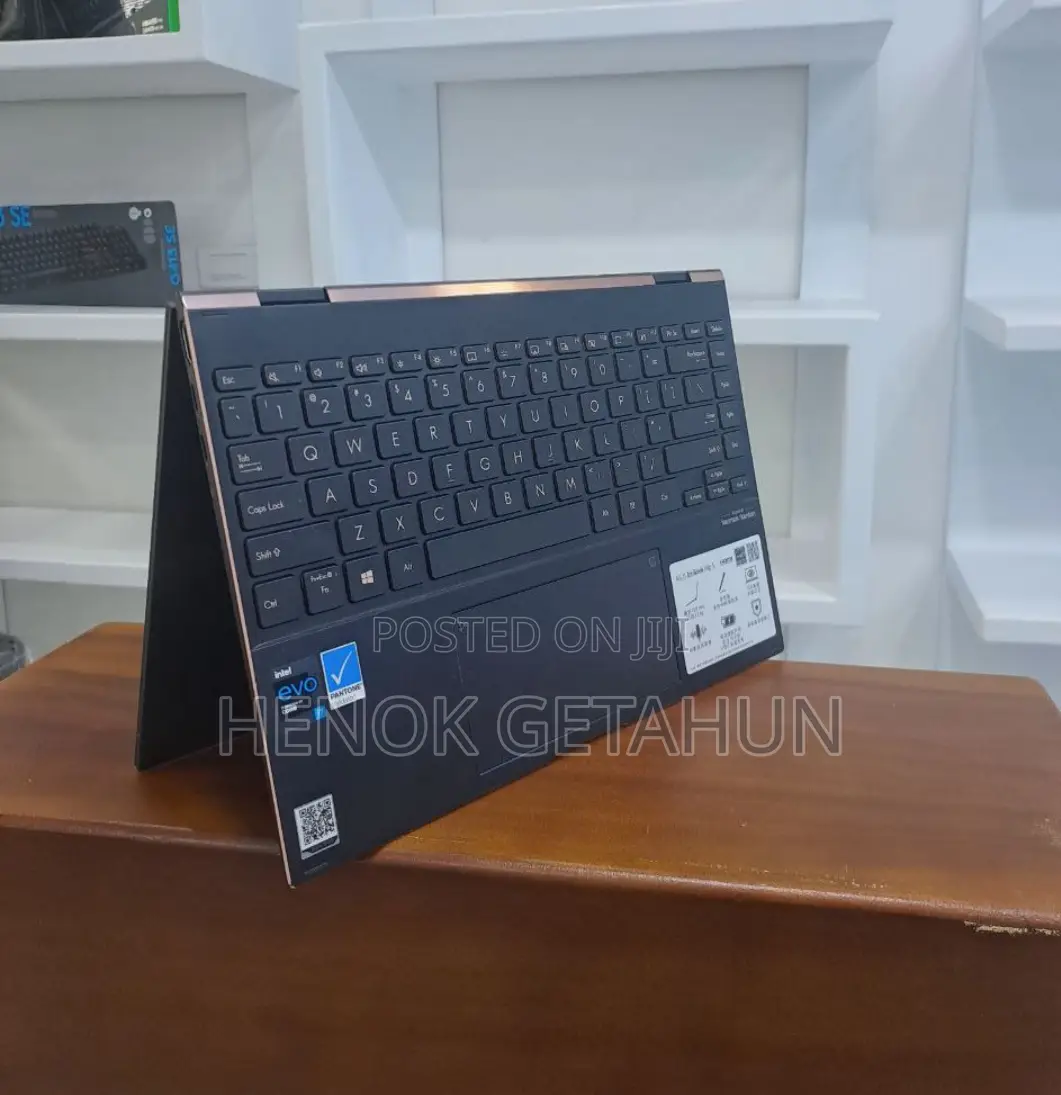 New Laptop Asus ZenBook 13 UX331UN 16GB Intel Core I7 SSD 512GB