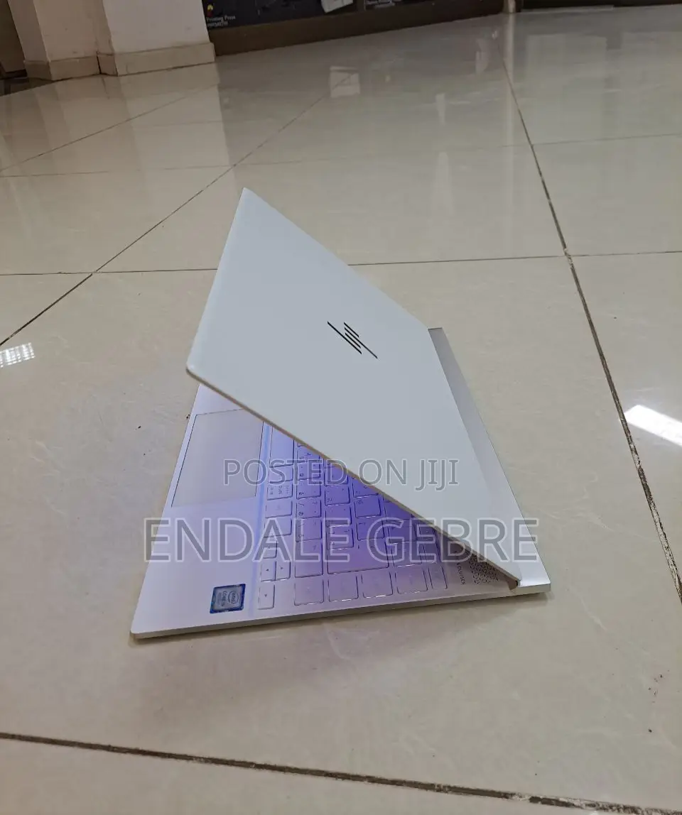 New Laptop HP Spectre 8GB Intel Core I5 SSD 512GB