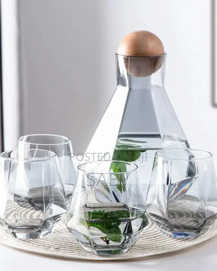 ውብ የሆነ የውሃ እንዲሁም ፈሳሽ መጠጦች ማቅረቢያ