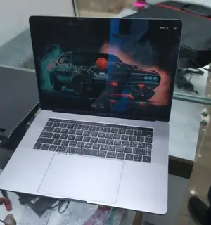 Photo - New Laptop Apple MacBook Pro 2017 16GB Intel Core I7 SSD 512GB