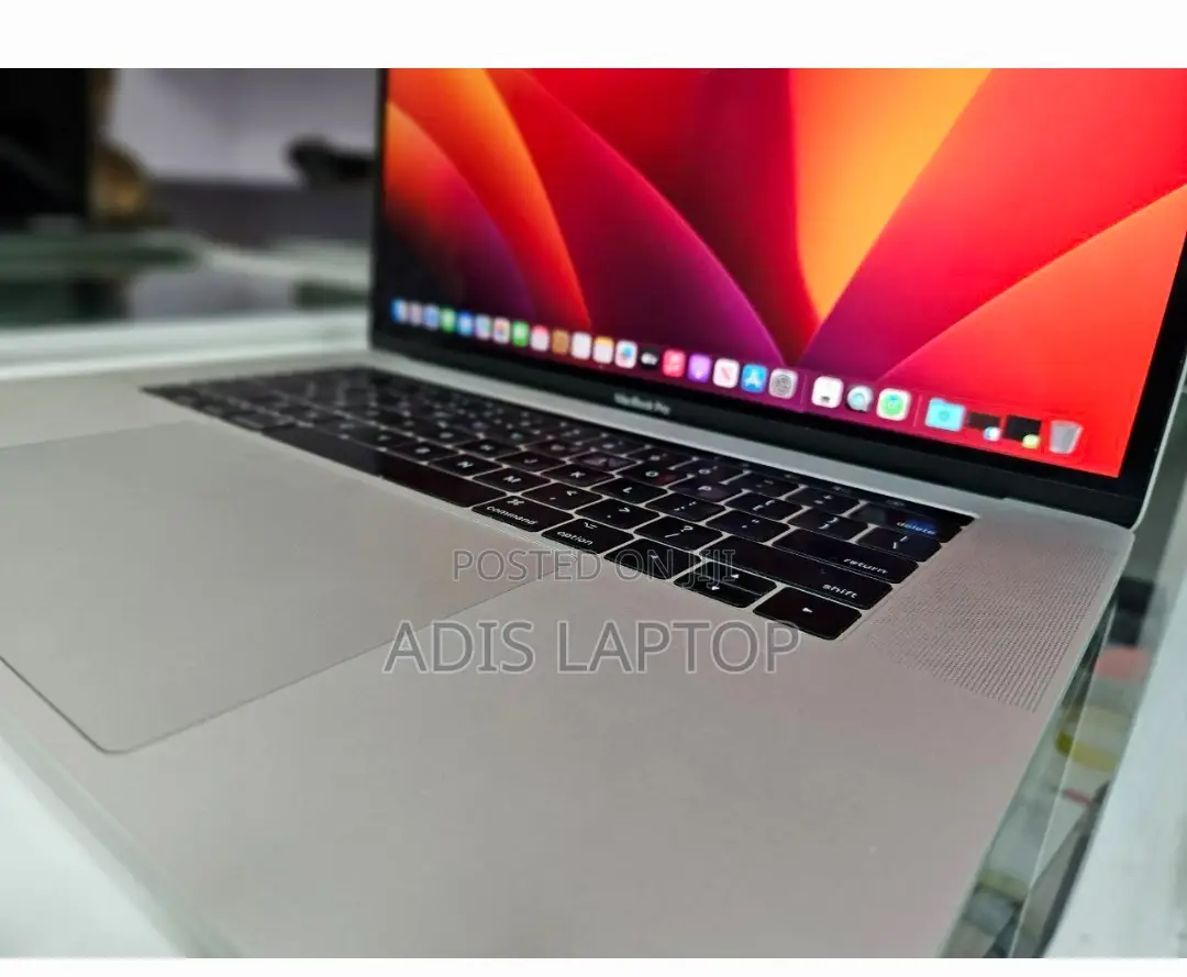 New Laptop Apple MacBook Pro 2017 16GB Intel Core I7 SSD 512GB