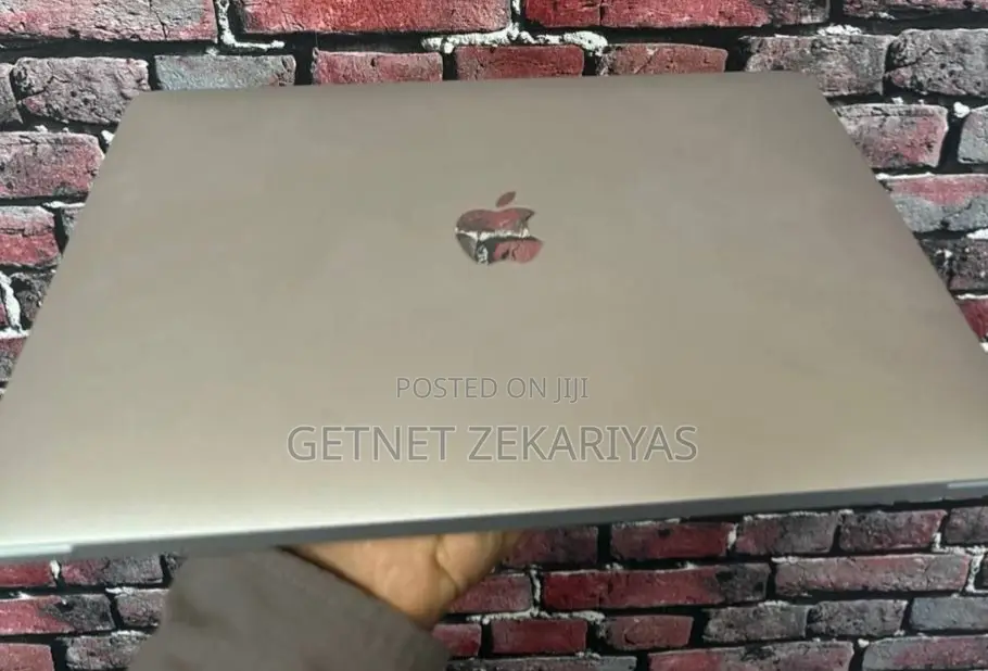 New Laptop Apple MacBook Pro M1 8GB Apple M1 Pro SSD 256GB