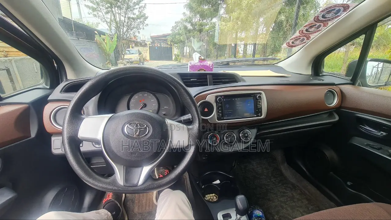 Toyota Yaris 2012 Brown