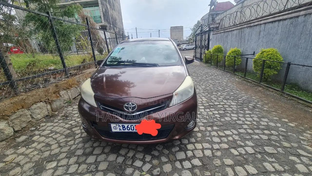 Toyota Yaris 2012 Brown