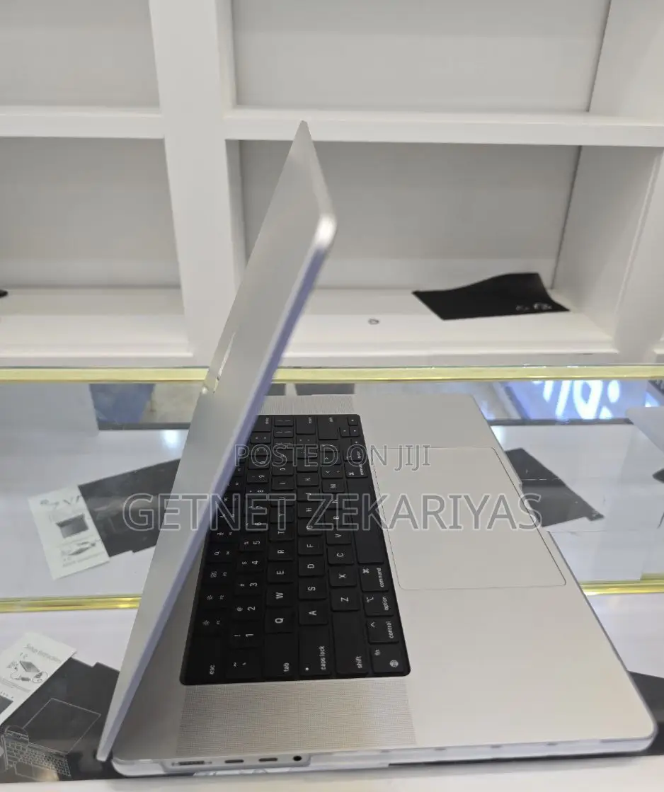 New Laptop Apple MacBook Pro 2023 M2 Max 16-Inch 16GB Apple M2 SSD 1T