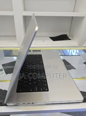 New Laptop Apple MacBook Pro 16GB Apple M2 SSD 1T