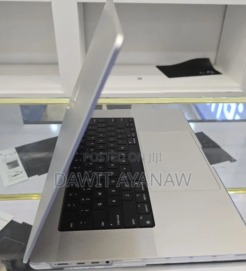 New Laptop Apple MacBook Pro 2023 M2 Max 16-inch 16GB Apple M2 SSD 1T