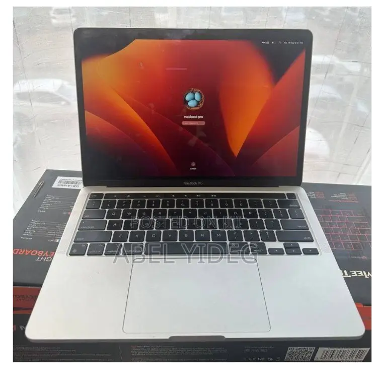 New Laptop Apple MacBook Pro 2020 M1 8GB Apple M1 SSD 256GB