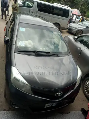 Toyota Yaris 2013 Silver