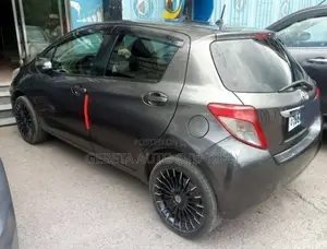 Toyota Yaris 2013 Silver