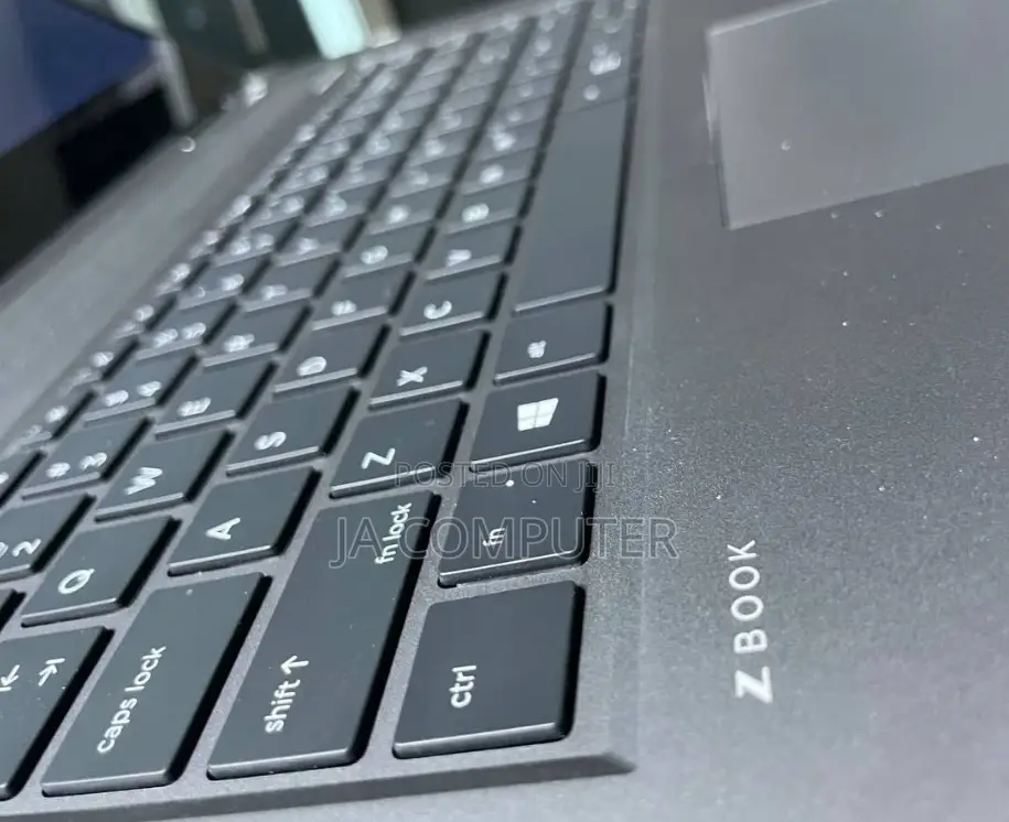 New Laptop HP ZBook Studio 16GB Intel Xeon SSD 512GB