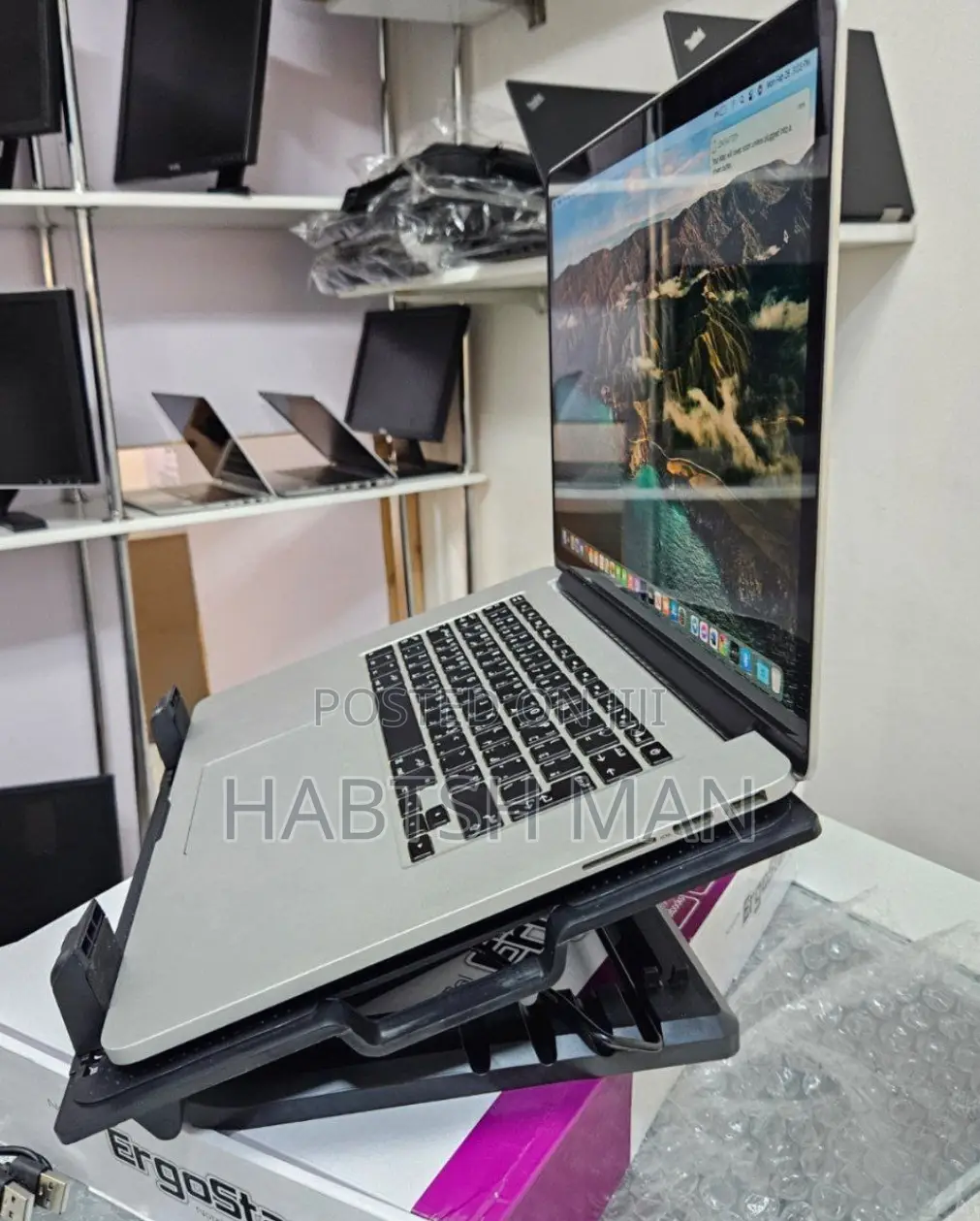 New Laptop Apple MacBook Pro 2018 16GB Intel Core I7 SSD 256GB