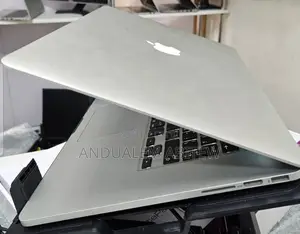 New Laptop Apple MacBook Pro 2018 16GB Intel Core I7 SSD 256GB