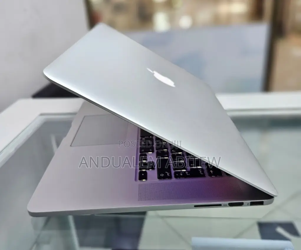 New Laptop Apple MacBook Pro 2018 16GB Intel Core I7 SSD 256GB