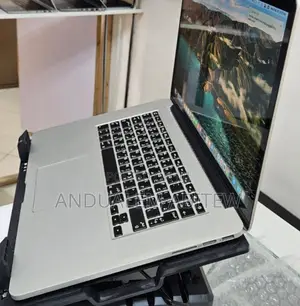 New Laptop Apple MacBook Pro 2018 16GB Intel Core I7 SSD 256GB