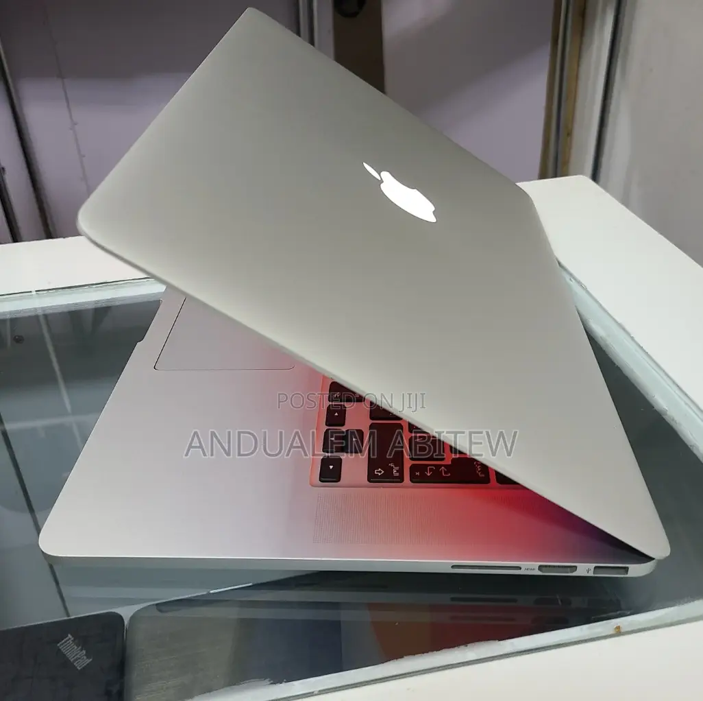 New Laptop Apple MacBook Pro 2018 16GB Intel Core I7 SSD 256GB