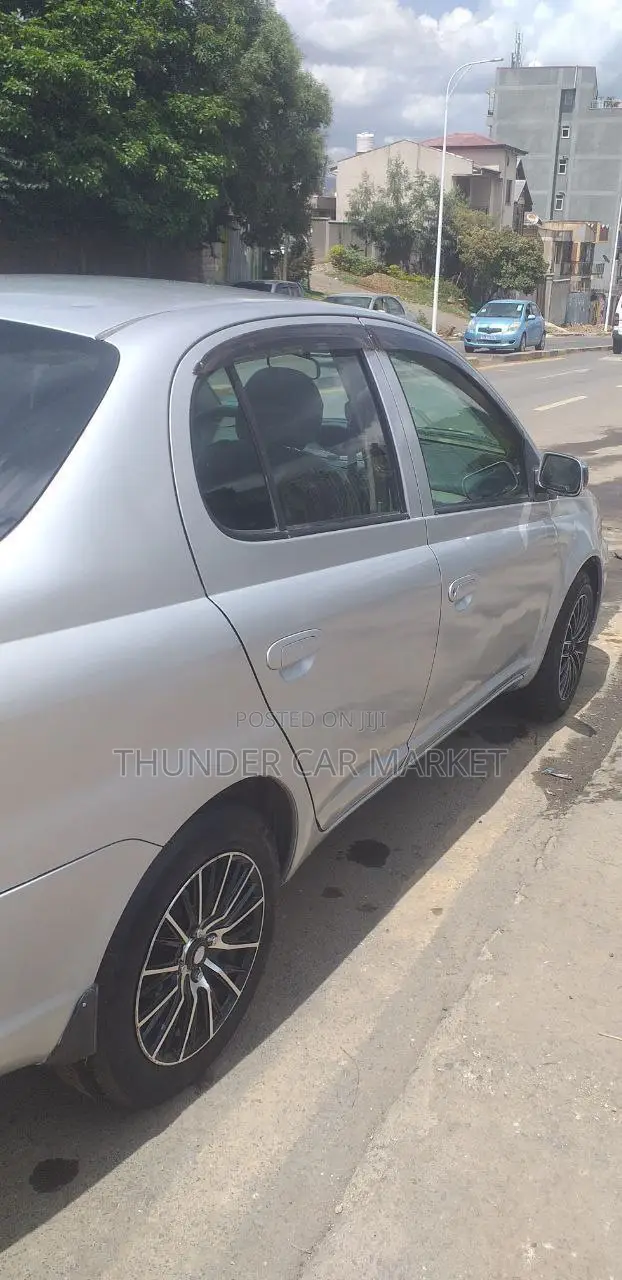 Toyota Platz 2005 Silver