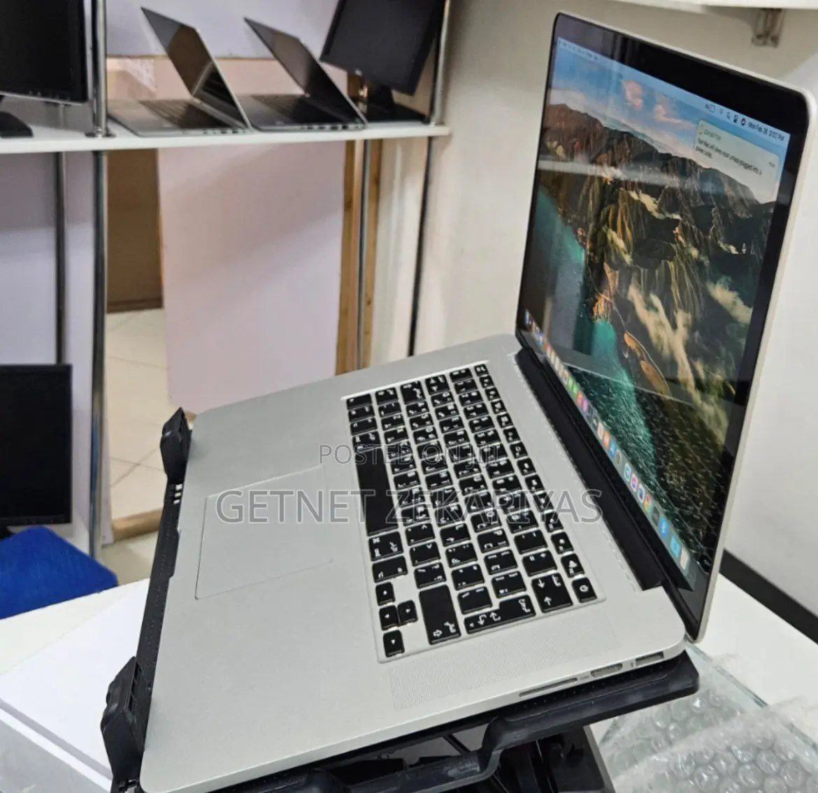 New Laptop Apple MacBook Pro 2018 16GB Intel Core I7 SSD 256GB