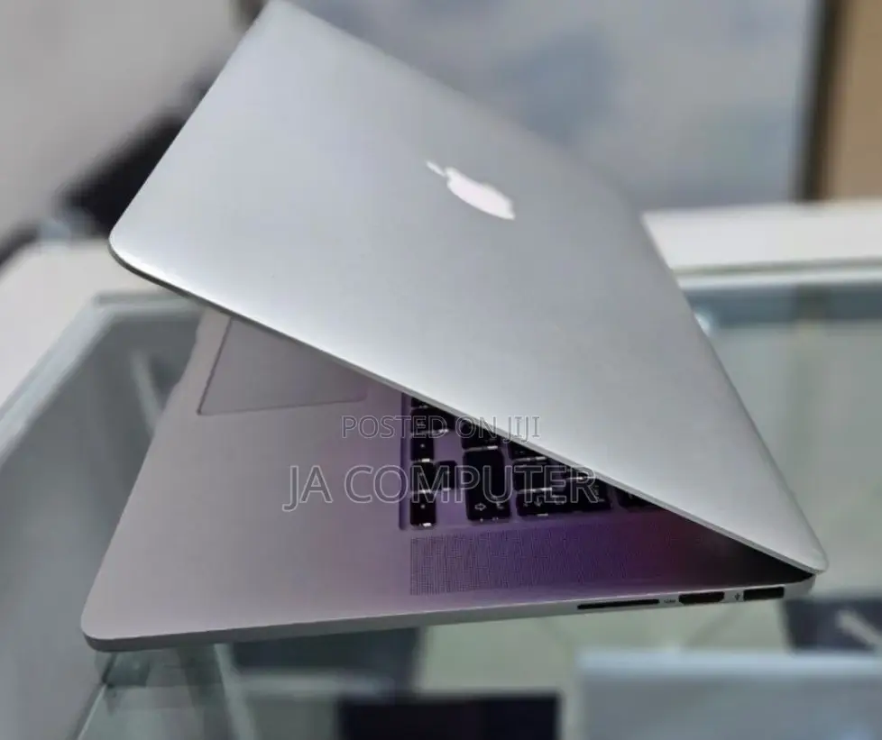 New Laptop Apple MacBook Pro 2018 16GB Intel Core I7 SSD 256GB