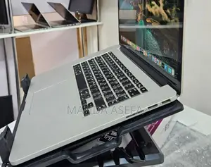 New Laptop Apple MacBook Pro 2018 16GB Intel Core I7 SSD 256GB