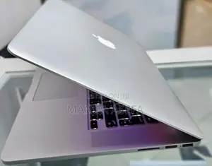 New Laptop Apple MacBook Pro 2018 16GB Intel Core I7 SSD 256GB