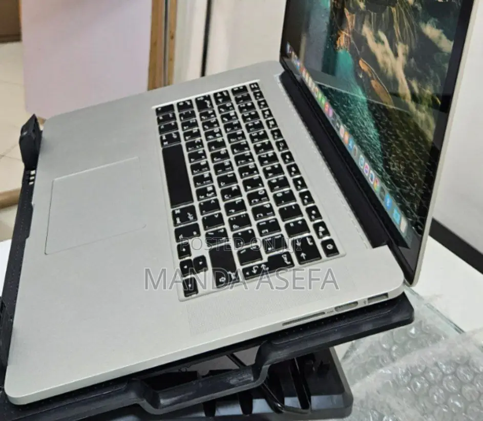 New Laptop Apple MacBook Pro 2018 16GB Intel Core I7 SSD 256GB