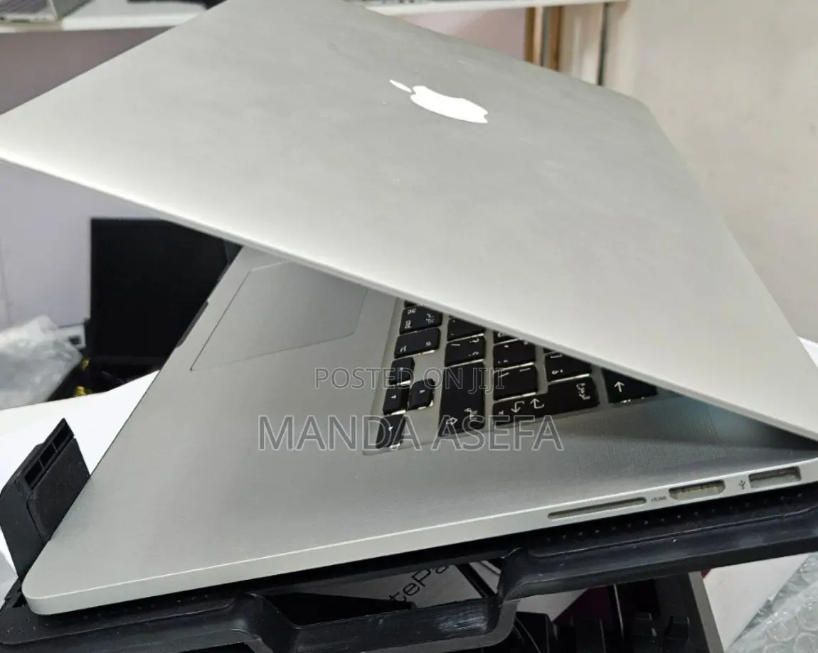 New Laptop Apple MacBook Pro 2018 16GB Intel Core I7 SSD 256GB