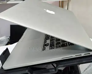 New Laptop Apple MacBook Pro 2018 16GB Intel Core I7 SSD 256GB