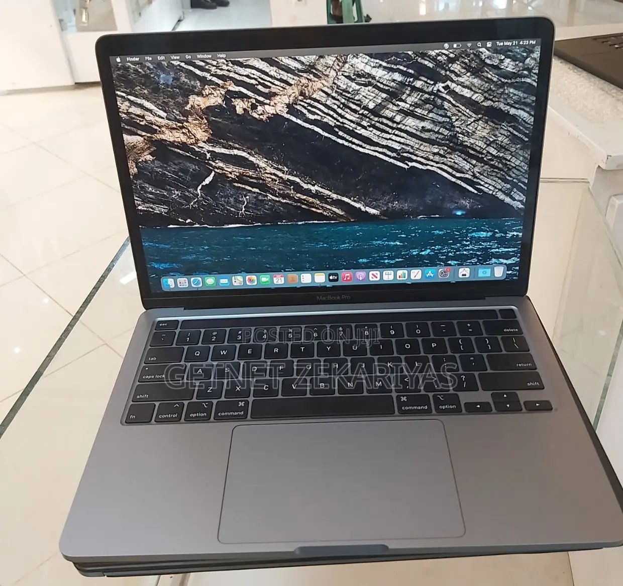 New Laptop Apple MacBook Pro 2020 16GB Intel Core I5 SSD 512GB
