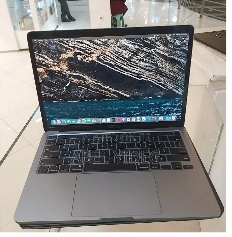 New Laptop Apple MacBook Pro 2020 16GB Intel Core I5 SSD 512GB