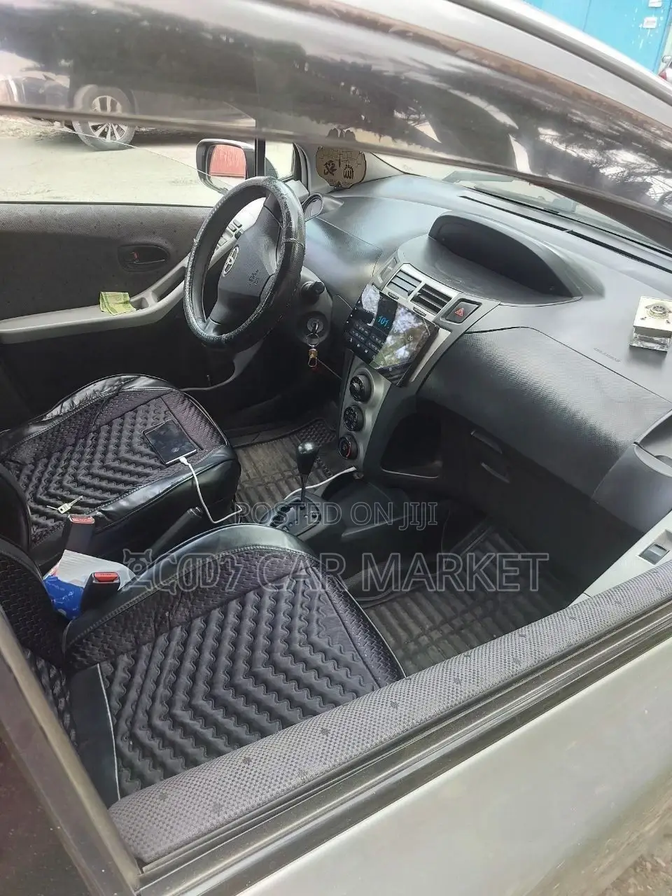 Toyota Yaris 2010 Silver