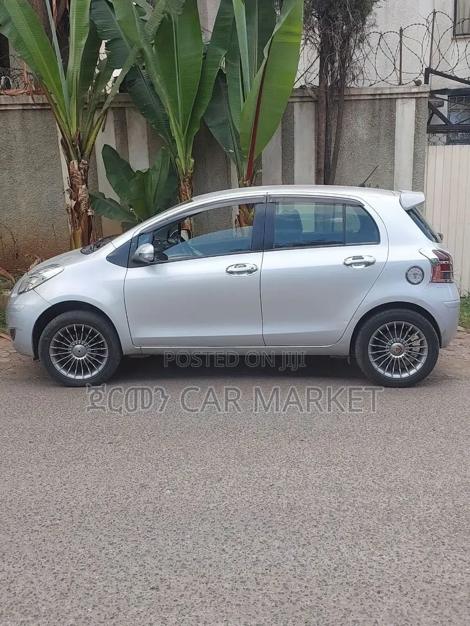 Toyota Yaris 2010 Silver