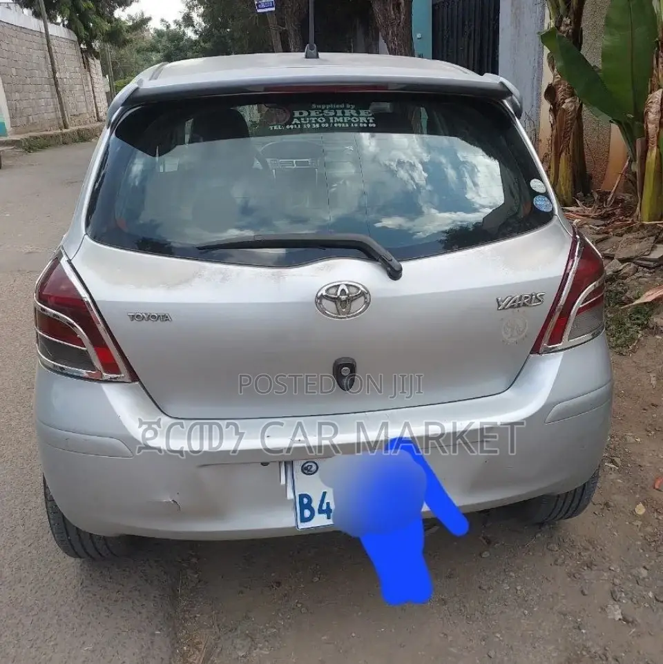 Toyota Yaris 2010 Silver